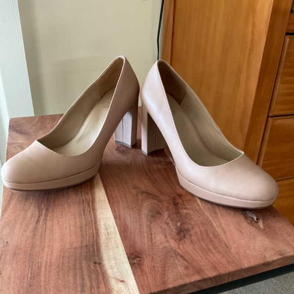 Naturalizer Leather Pumps - Picture 5 of 10